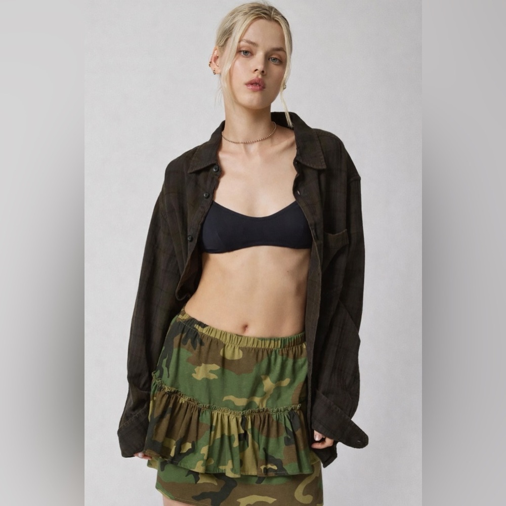 Urban Renewal Camo Ruffle Mini Skirt Remnants S/M Green Camo NWT